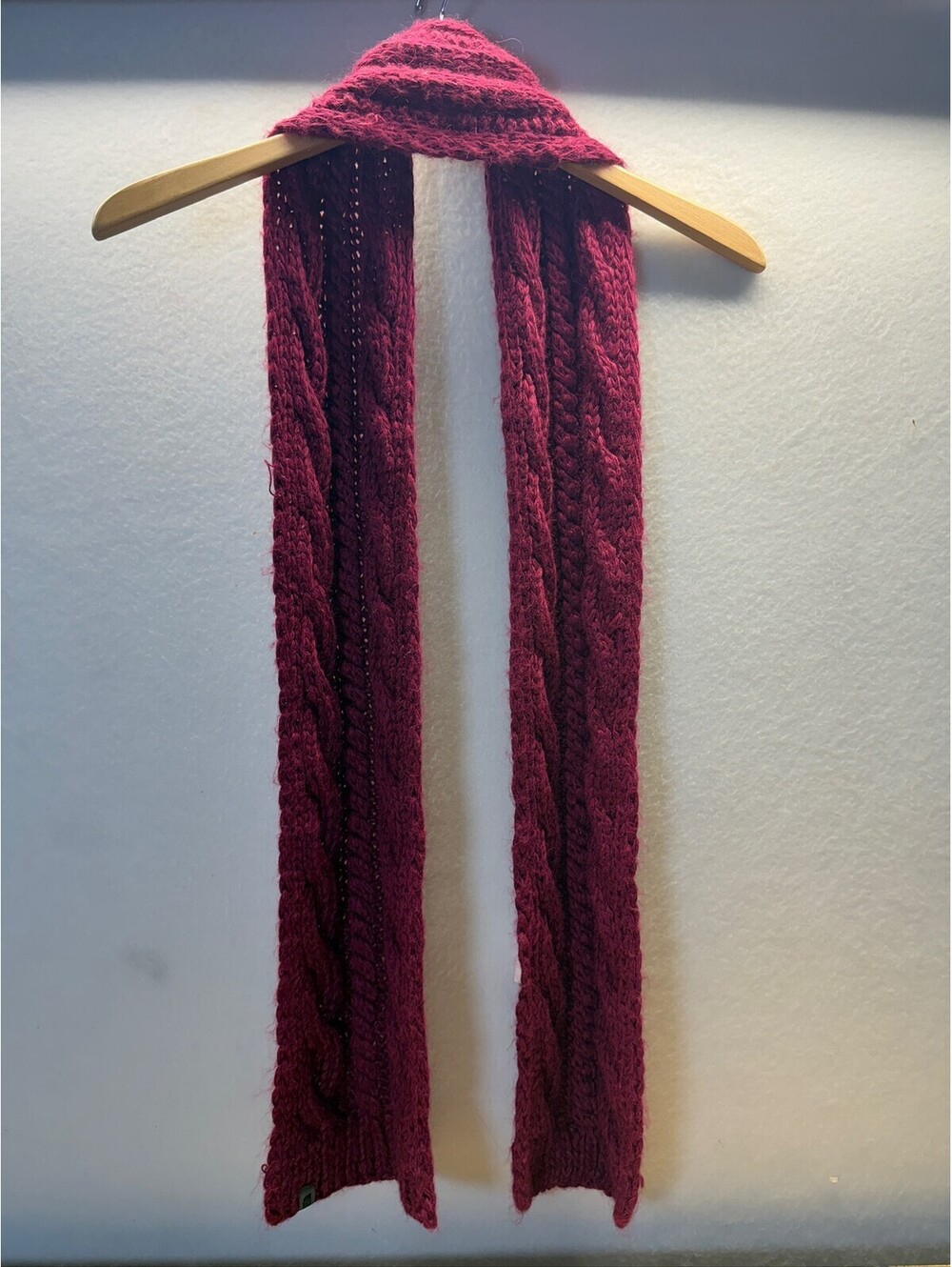 The North Face Unisex Cable Knit Scarf Magenta Wool Blend One Size